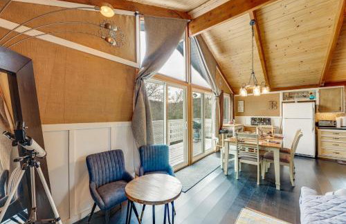 2 Mi to Lake Arrowhead! Mtn-View Hideaway with Deck - Foto 10