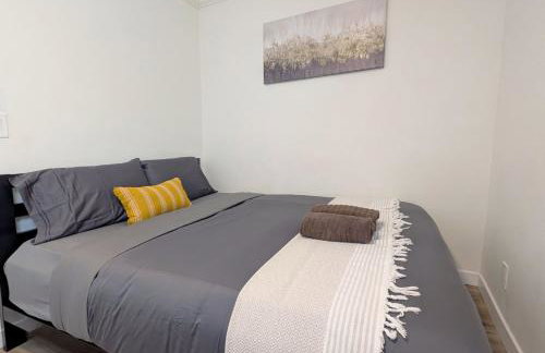 Cozy 2B1B Guest House with Private Entrance and Parking - Foto 15