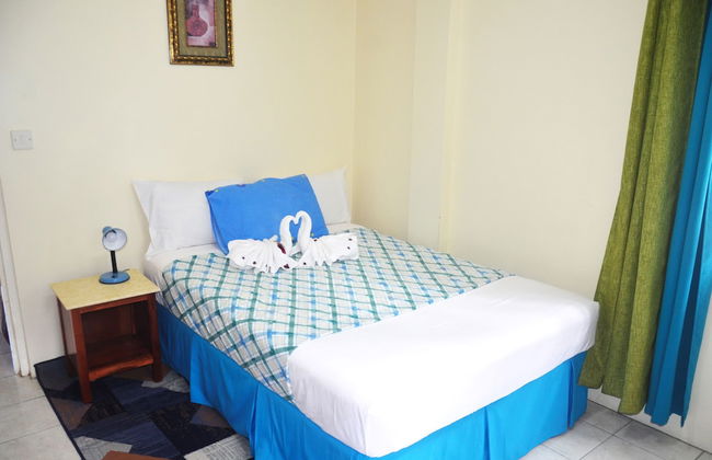 Louislyn Apartments - Photo 13