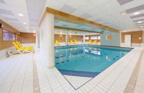 T2 Les orres 1800 pied des pistes avec piscine - Foto 14