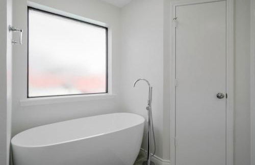 Vibrant Spacious Home w Private Pool and Jacuzzi - Foto 22