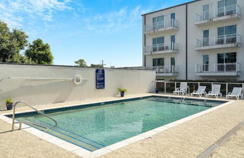 Bywater 2BR w Pool, Gym & King Beds - Foto 27