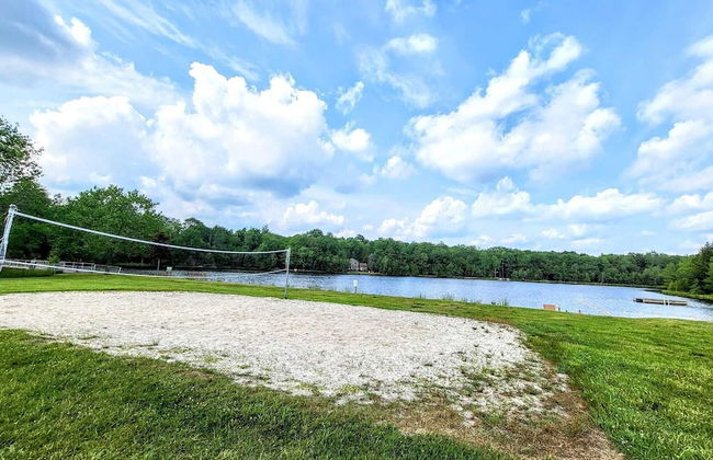 Happy Trails Chalet by Avantstay Sauna + Deck, Private Community Beach Access - Foto 49