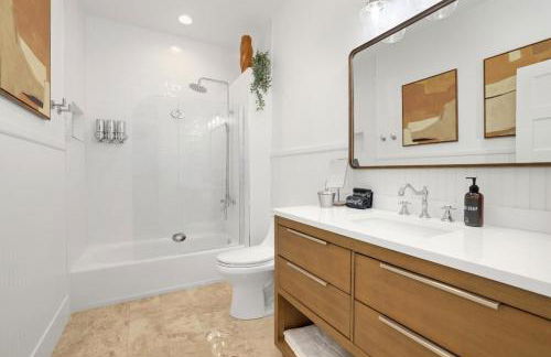 Tovey House-Walk to Downtown and Campus - Photo 44