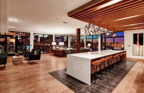 SkyPool-Roof Lounge-Free Parking-Gym-Loft-Theatre - Photo 3