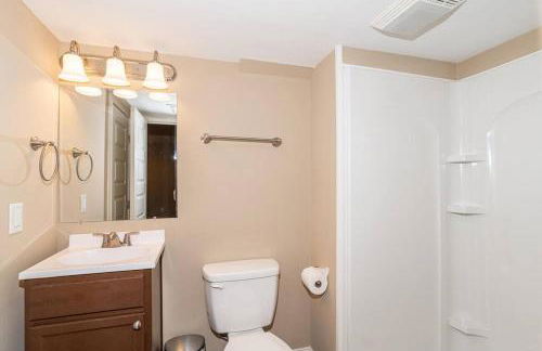 Lakefront view 5 bedroom home with basement - Foto 22