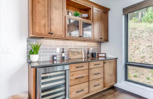 Hot Tub and Scenic Views at The Bailey Lodge - Foto 27