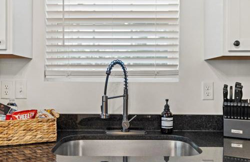 The Luxe Hot Tub Playground 12 Min to Horse Park - Foto 12