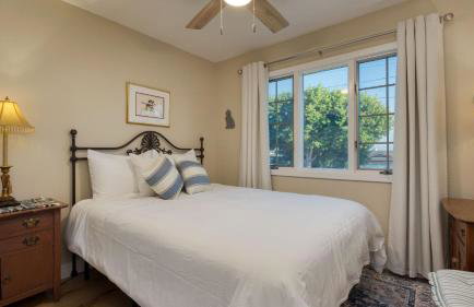 Coastal Retreat with Hot Tub Ocean Views Backyard Fun Newport Oasis by AvantStay - Foto 23