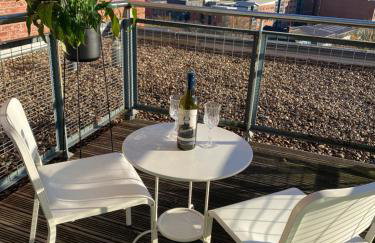 Deluxe City Centre Studio Apartment with Balcony & City Views - FREE WIFI NETFLIX, GYM ACCESS - WESTONE - Photo 29