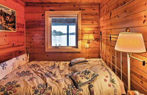 Newport Cabin with Lakefront Private Porch and Grill! - Foto 19