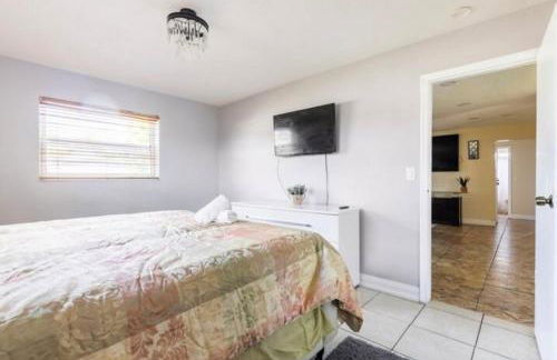 Awesome 4 bedroom pool house King bed - Foto 23