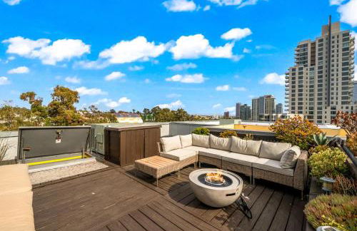 City Lights and Rooftop Nights by Rather Be Properties - Foto 52