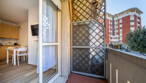 GuestHost - Zia Dina APT - with Balcony - Foto 5