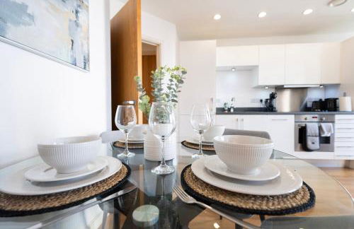 1BR River Retreat - Sleeps 4 - Parking - Foto 3