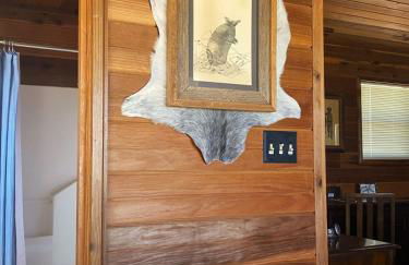 Private cabin on 100 scenic acres with balcony views - Foto 26