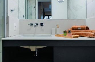 LEBLON INN RESIDENCIAL LUXUOSO com PISCINA, rooftop, academia, sauna, Varanda dentro do apt com VISTA DESLUMBRANTE, limpeza diária estilo hotel , cozinha completa 50 metros do posto 12 pauloangerami DFL15 - Foto 14