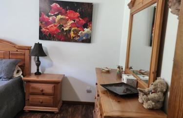 Whispering Woods Estate - Relax, Recharge, Connect - 12 wooded acres, 3 Bedrooms, 3 Baths, sleeps 10 - Foto 7