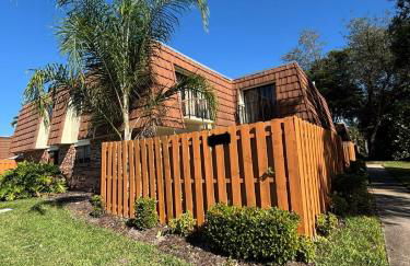 Bright 2BR Poolside Retreat Downtown Fort Myers - Foto 1