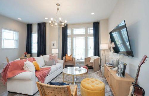 Roof Deck Grill VIEWS 2 Miles from Broadway - Foto 1