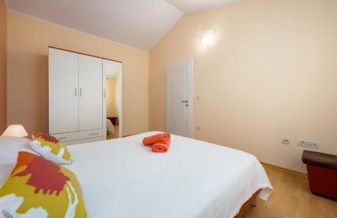 Three-Bedroom Holiday Home In Tinjan - Photo 30