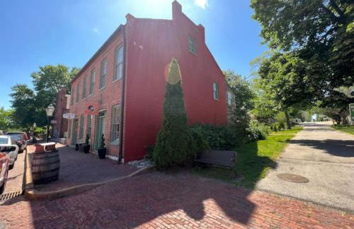 Main Street Living! 2 Bedroom Unit right On Main! - Foto 1