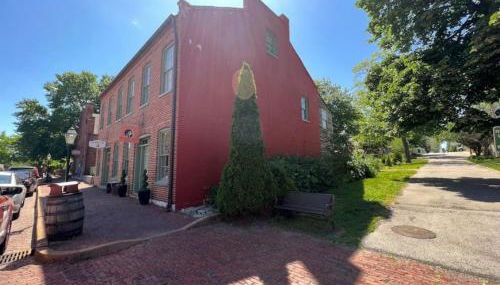 Main Street Living! 2 Bedroom Unit right On Main! - Foto 1