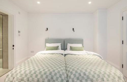 3 Bedroom, 3 bathroom large flat with sea views! - Foto 7