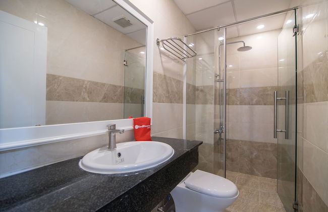 RedDoorz Plus near Tan Dinh Market 2 - Photo 48