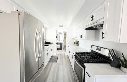 Family Friendly Southwest Bakersfield Retreat with Jacuzzi and Fenced Yard - Photo 3