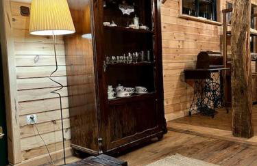 Drewniana chata nad stawem - Foto 17