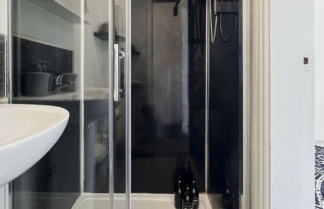 BV Royal Comfy Studiosuite Queensgate Huddersfield - Photo 79