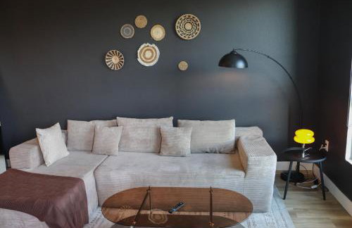 Bright & Cozy Getaway with Pool Free Parking 10 mins Disneyland - Foto 1