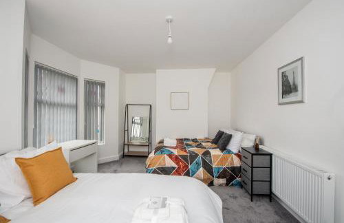 Modern 4 Bedroom House Sleeps 10 Free Parking Liverpool - Foto 65