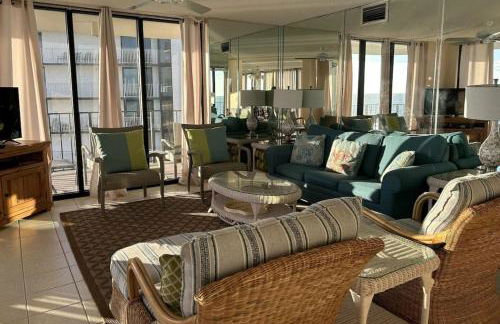 Oh Buoy! Catch the Breeze at This Beachfront Escape! Sleeps 8! - Foto 15