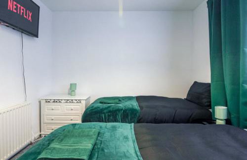 Modern 2BR Home in SK14, WIFI, Parking, Sleeps 5 - Foto 13