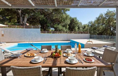 Corfu Travel Stories Villa, Private Pool - Stunning Sea Views - Accessible - 4 Bedrooms - Foto 2