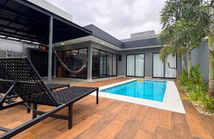 Casa em Foz do Iguaçu com piscina, churrasqueira e ar-condicionado em todos os cômodos - Foto 5