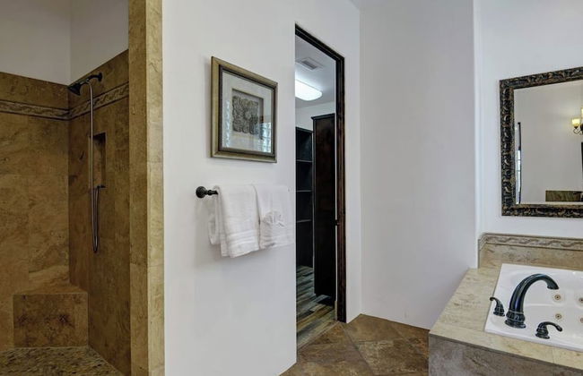 Movie Theater, Game Room, Pool, Hot Tub, & Views Villa Toscana by Avantstay - Foto 16