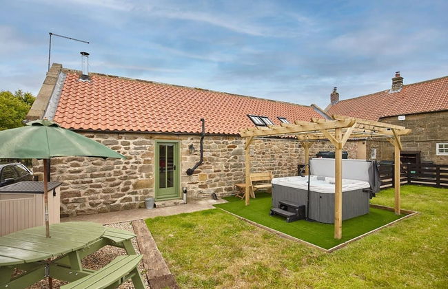 Host Stay The Byre - Photo 2