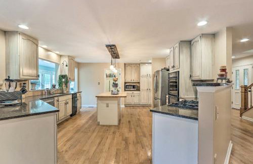 Charles Town Home with Private Pool and Hot Tub - Foto 16