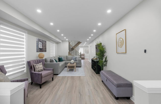 Beautiful House - On A Quiet Street - Photo 32