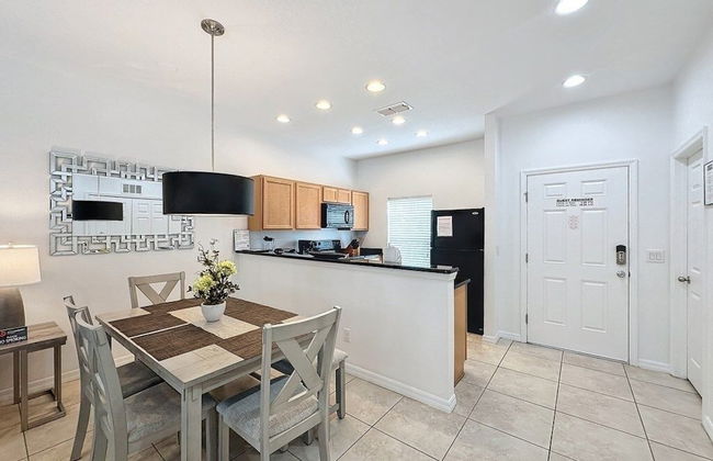 Amazing Townhouse Close To Disney 2 Bed 2.5 Bath 2 Bedroom Townhouse by RedAwning - Foto 11
