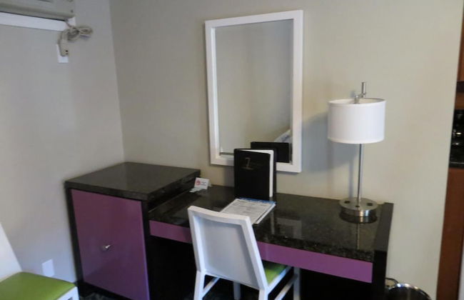 7 Springs Inn & Suites - Photo 13