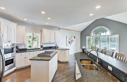 Lucky's Lake House by Avantstay Private Lake Bar - Photo 34