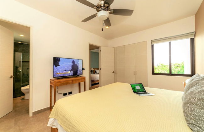 Comfortable, Spacious Penthouse- 2 Bedrooms- 7 People - Photo 3