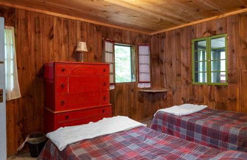 Maplewood Rustic 2BR Cabin, Water Access, Fireplace near Hanover, New Hampshire - Foto 6