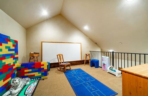 8 Bedroom Deer Valley Masterpiece with endless views. Theater hot tub game room ski-inout - Photo 33