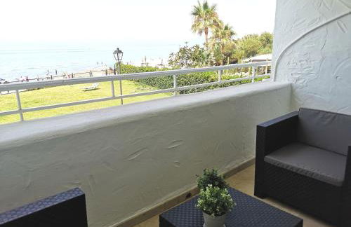 Modern apartment with pool on the beachfront in Marbella by SharingCo - Photo 48