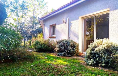 Le Parc Jean Édouard - Spa avec jacuzzi privé - Superbe villa 4 chambres - 9 couchages - 6 lits - Poêle - Parking - Climatisation réversible- Terrasse ombragée et grand jardin - Foto 19